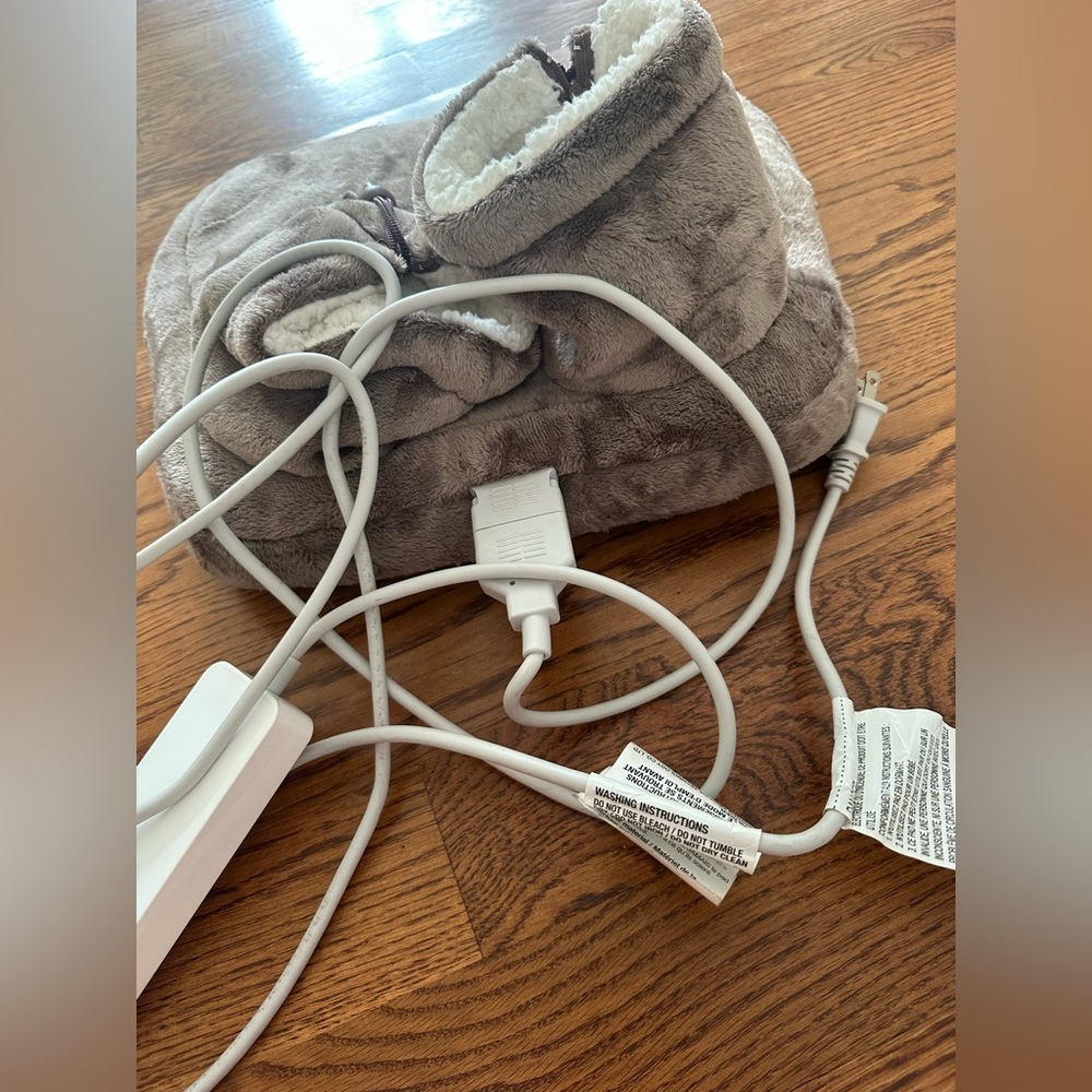 Cozy Electric Heated Foot Warmer with Booties (Brand New) - Picture 5 of 5